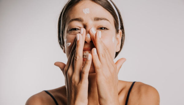 Dein Weg zu klarer Haut: Verstehen und Behandeln von Akne