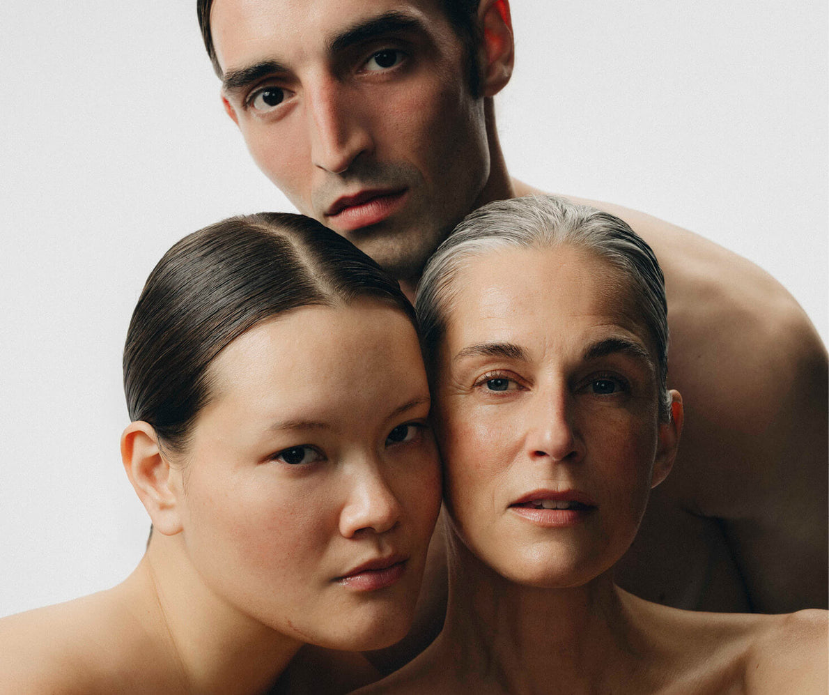 Zwei Frauen und ein Mann im Close-up