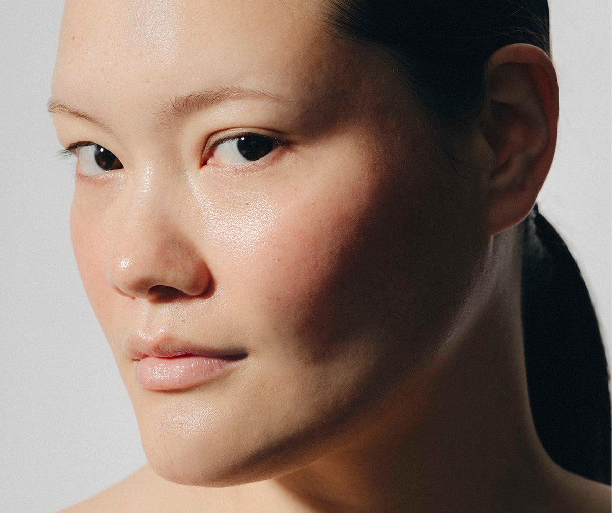 Angeschnittenes Frauengesicht, leicht seitlich gedreht